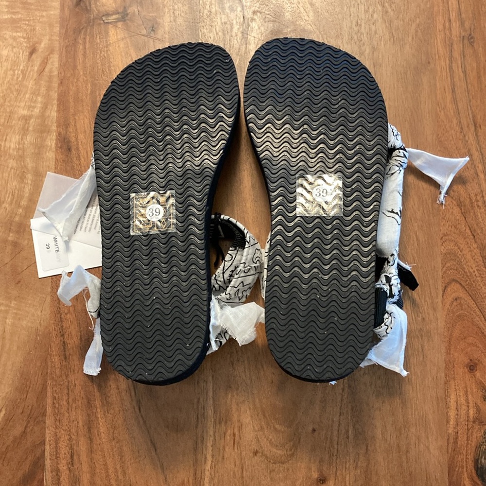 NWT Arizona Love Trekky White Bandana Sandal - Picture 12 of 15